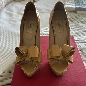 Valentino Women's Beige Patent Bow Heels